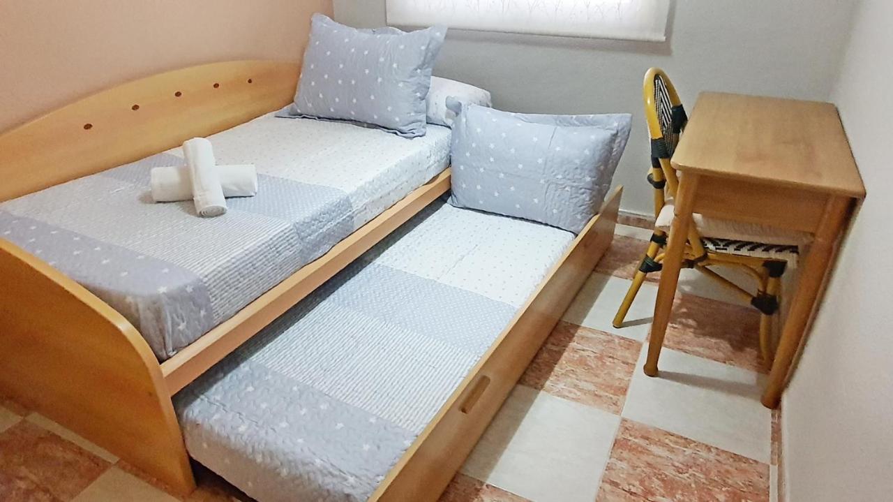 LES GAVINES - MIRAMAR Alquiler solo Familias Apartamento Exterior foto